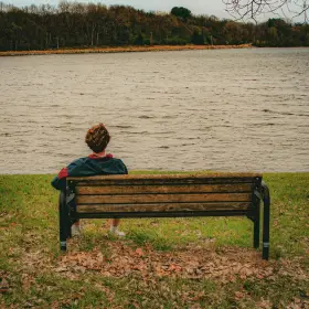 Почти половина россиян заметила рост количества одиноких людей