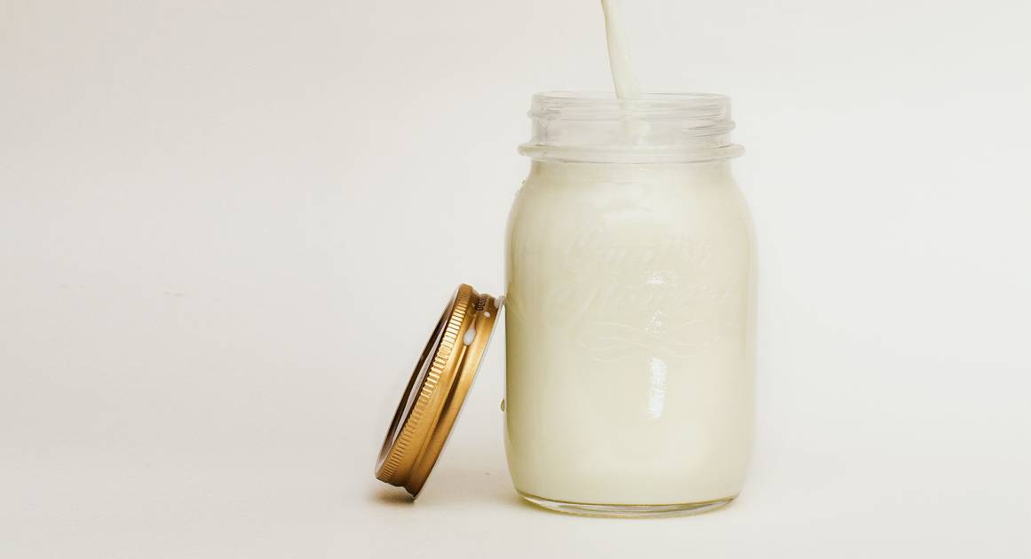 Какое молоко полезнее: растительное или обычное?