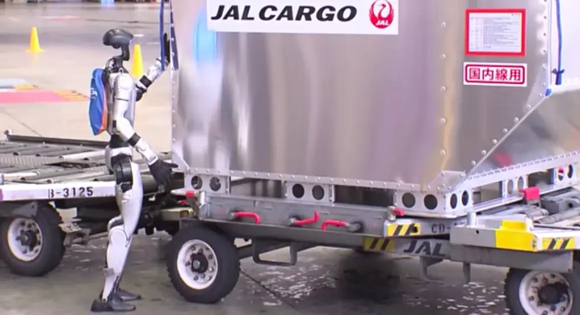 Роботов-гуманоидов будут использовать для погрузки багажа в аэропорту Японии