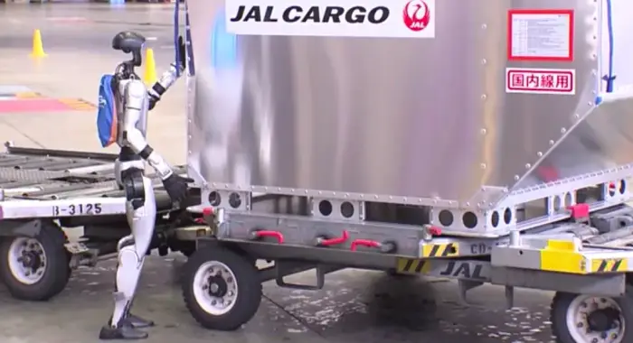 Роботов-гуманоидов будут использовать для погрузки багажа в аэропорту Японии
