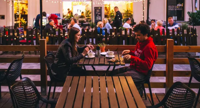 Жалобы и расходы: россияне назвали «ред флаги» на первом свидании