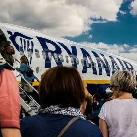 Глава Ryanair призвал запретить продажу алкоголя в аэропортах по утрам