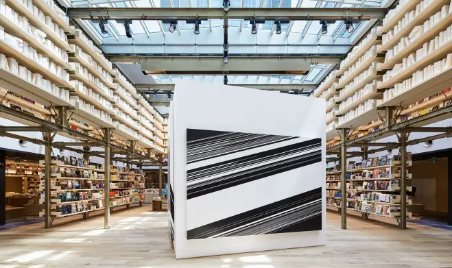 Ginza Tsutaya Books понравится эстетам и любителям дизайна.