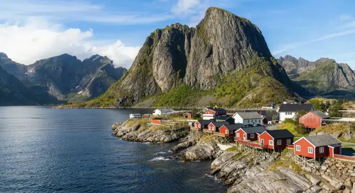 Куда поехать одному в 2026 году: пять безопасных стран для соло-путешествий