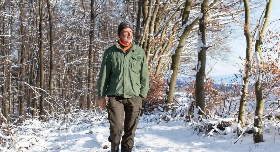 Немецкий натуралист Петер Вольлебен считает зимние прогулки по лесу чем-то вроде медитации на ходу