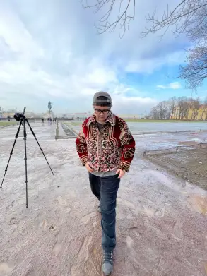 Виктория Батыршина в куртке из советского ковра.