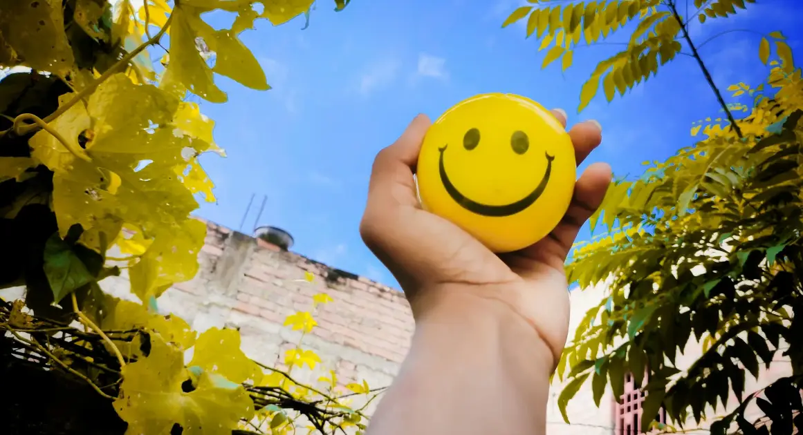 Ученые нашли универсальный фактор, влияющий на счастье у людей по всему миру