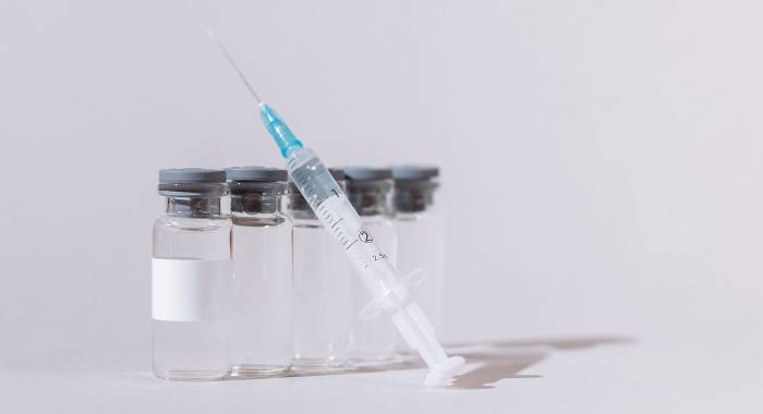 Какой вакциной от ковида привиться и можно ли вакцинировать детей и беременных?