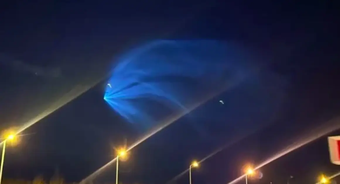 В небе над Петербургом заметили «космическую медузу»