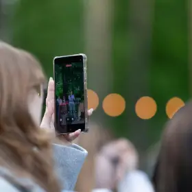 Instagram* разрешил пользователям менять местами публикации