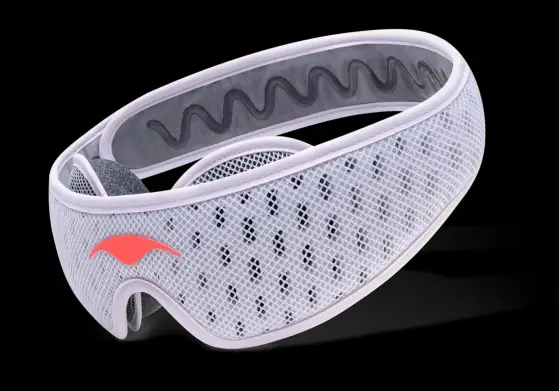 Manta PRO не самая компактная маска, зато после точной подгонки чашек она дает почти полное затемнение даже днем.  