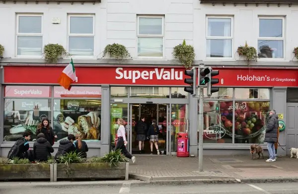 Если ребенку понадобится найти родителей, он может позвонить им из местного супермаркета. Фото: The New York Times.