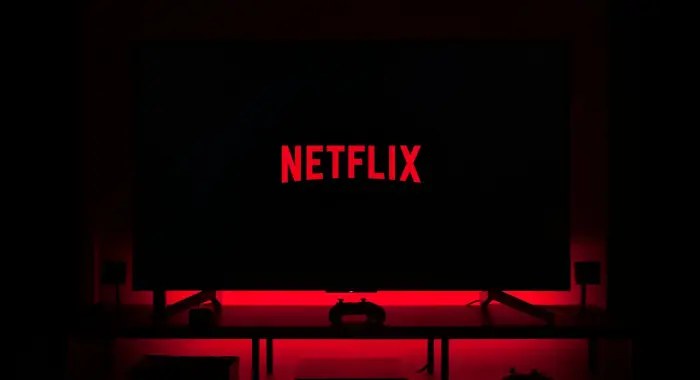 Netflix отрицает, что заставляет создателей фильмов повторять сюжет в диалогах