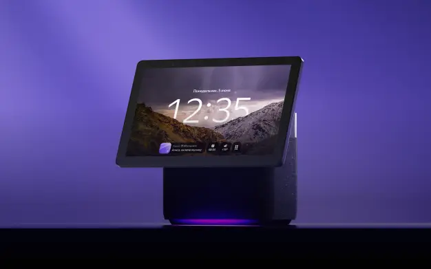 Алиса напомнит, что нужно покормить кота и полить цветы, но за вами не побежит.