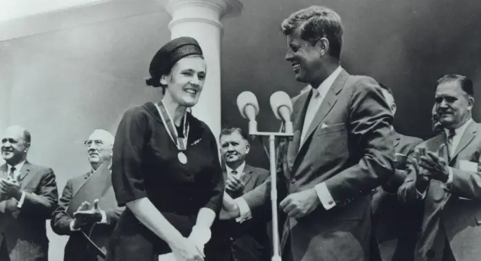 Как одна женщина добилась запрета самого опасного препарата XX века — и спасла тысячи новорожденных