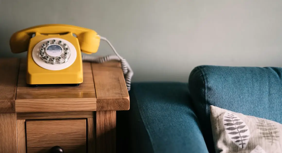 Россиянам старше 60 лет отключат звонки из-за рубежа