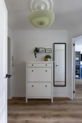 Люстра-тарелка в интерьере. Проект Александры Сакмаровой