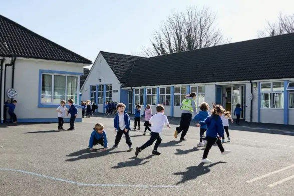 Детство без смартфонов в ирландском городке Грейстоунс. Фото: The New York Times