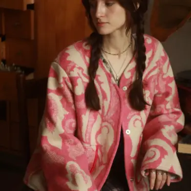 Куртка бренда «Реюз Союз» на модели.