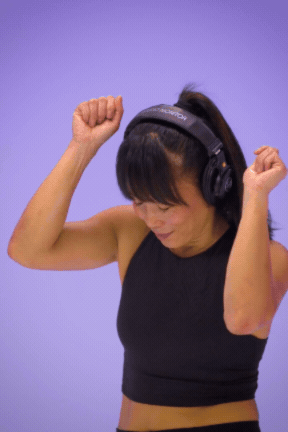 Эрика Хорнталь демонстрирует антистресс-упражнения.