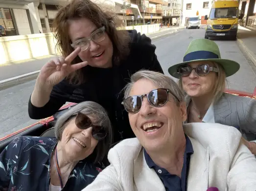 Слева направо: Маргарет Магнуссон, ее дочь Джейн, издатель Альберт Бонье и литературный агент Сюзанна Ли