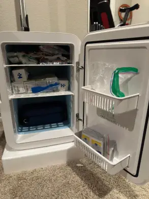 Персональный «пептидный холодильник» — новый предмет домашнего обихода в среде биохакеров. Внутри — коробки с препаратами, кейс для виалов, спиртовые салфетки. Фото из Reddit