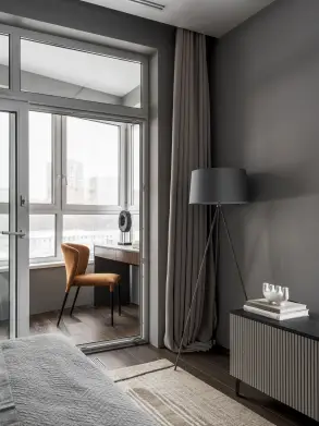 Рабочая зона на балконе квартиры в 100 кВ м