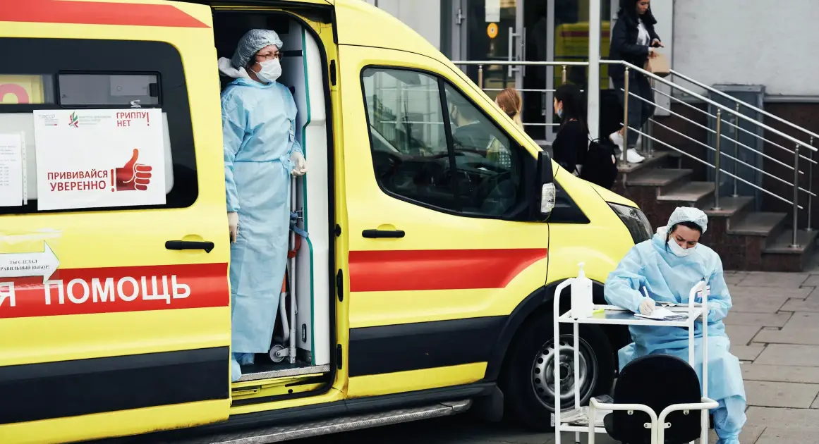 Самой популярной у россиян оказалась теория заговора о ковиде