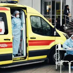 Самой популярной у россиян оказалась теория заговора о ковиде