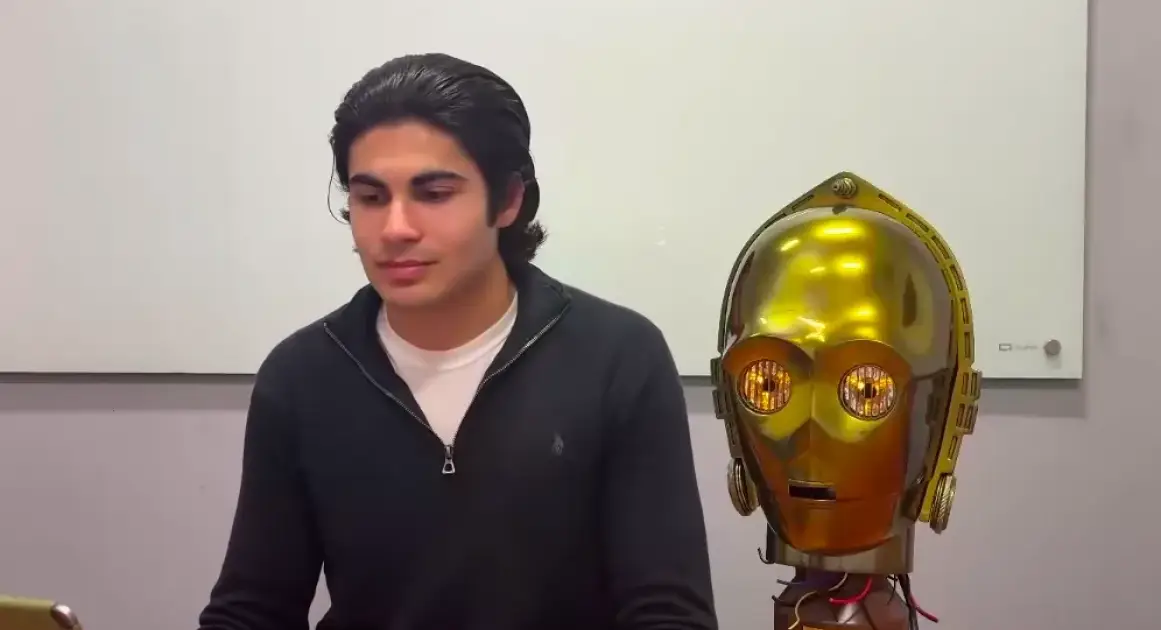 Энтузиаст создал говорящего дроида C-3PO из «Звездных войн»