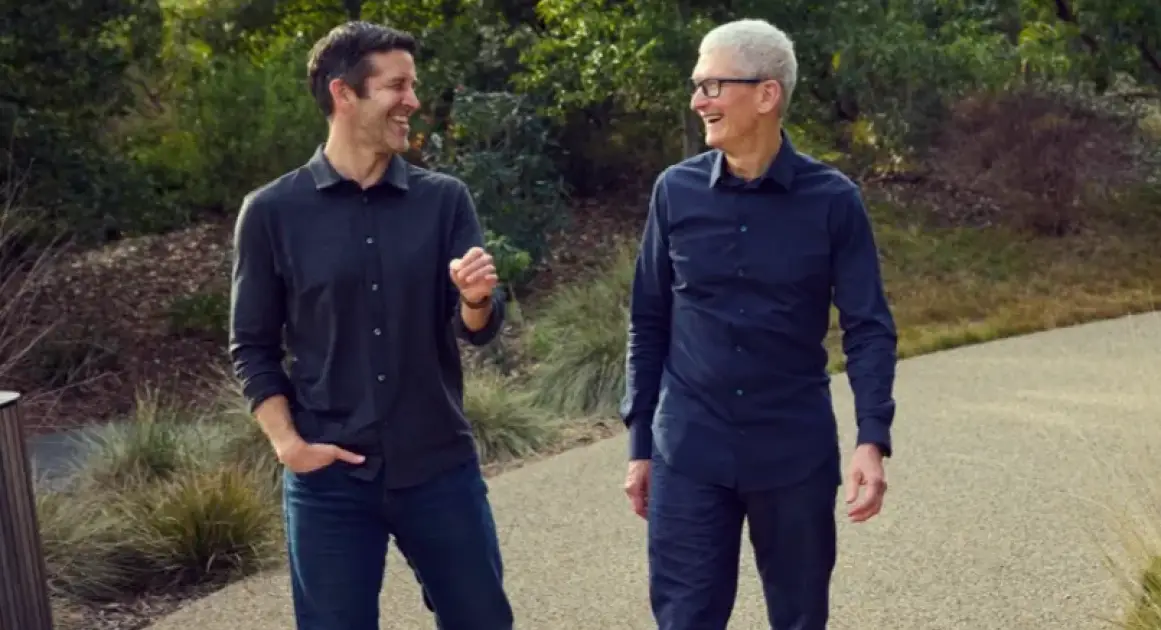 Тим Кук покидает пост гендиректора Apple