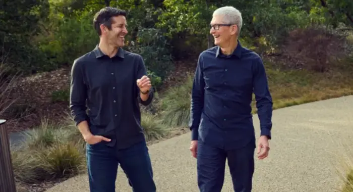 Тим Кук покидает пост гендиректора Apple