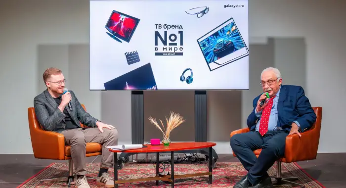 Сеть Samsung Galaxystore провела вечер-ретроспективу в Переделкино