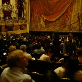 Ученые выяснили, что посещение музеев и театров может замедлять старение организма