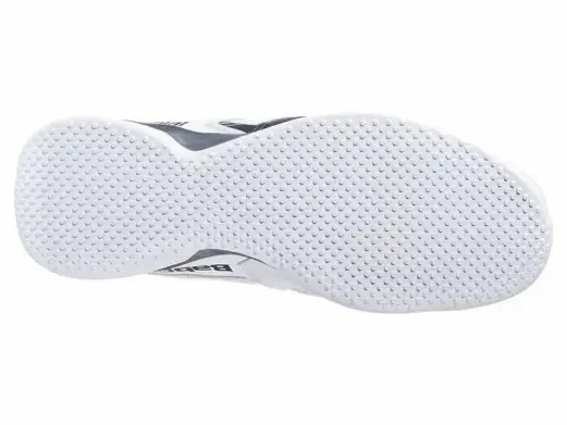 Кроссовки для травяного корта с шипами на подошве