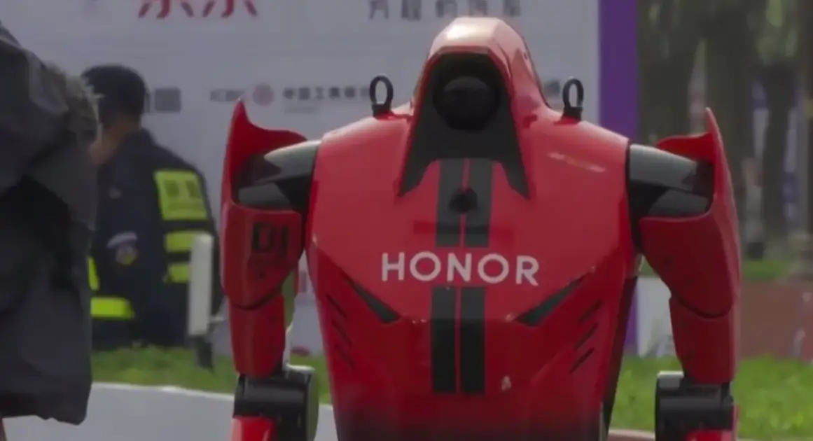 Человекоподобный робот побил мировой рекорд по бегу