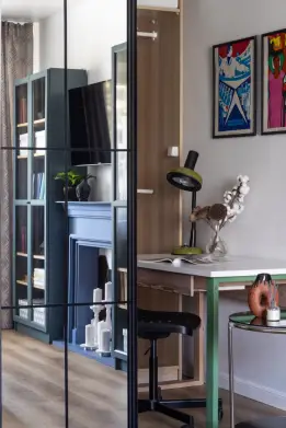 Советские плакаты удачно вписались в интерьер