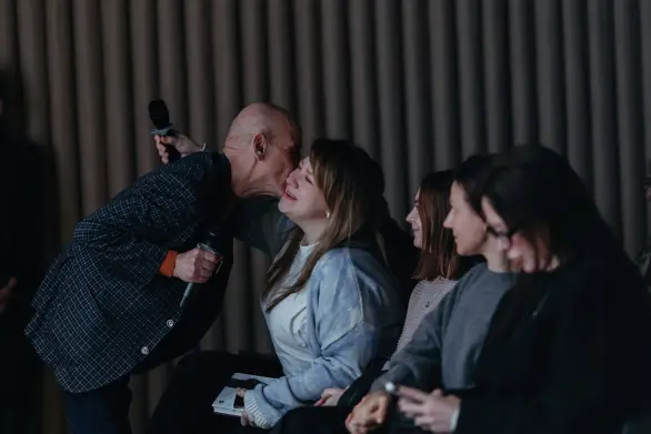 На встрече, посвященной любви, звучали и признания в любви. Фото: Lena Lookan